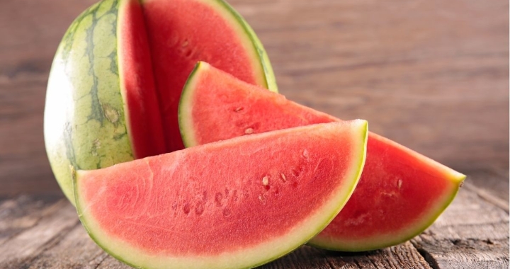 Sering Alami Sembelit? Coba Konsumsi Buah Semangka untuk Atasinya, Cek Manfaatnya Lainnya!