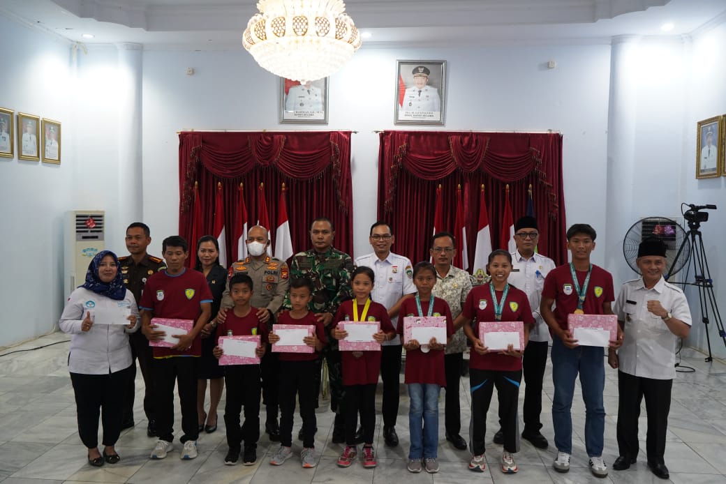 3 Pelajar Seluma Raih Prestasi di Kejuaraan Atletik Provinsi Bengkulu, Bupati Beri Apresiasi