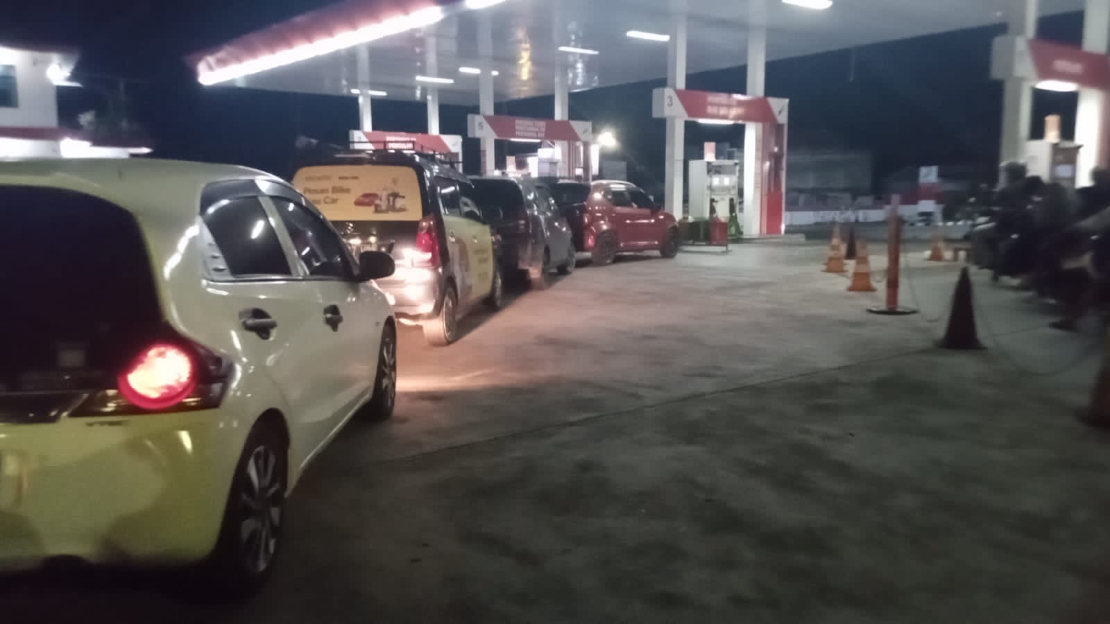 Antrian Mengular di Sejumlah SPBU Kota Bengkulu, Masyarakat Berharap Pemerintah Bisa Segera Cari Solusi 