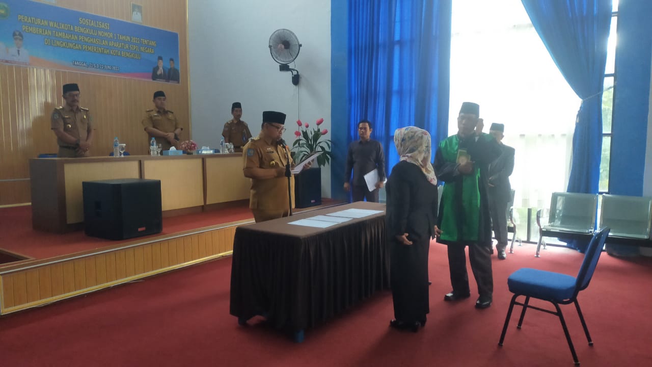 Zuliyati Dilantik Menjadi Kepala Kesbangpol Kota Bengkulu