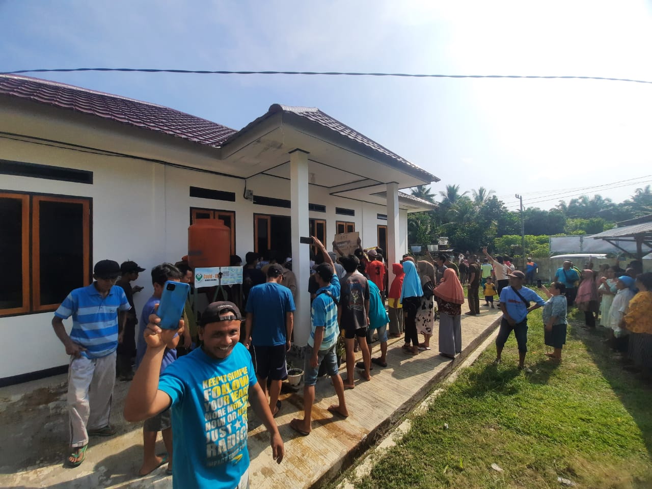 Didampingi Pjs Kades, Tersangka Penyegel Kantor Desa Dusun Baru Penuhi Panggilan Polisi