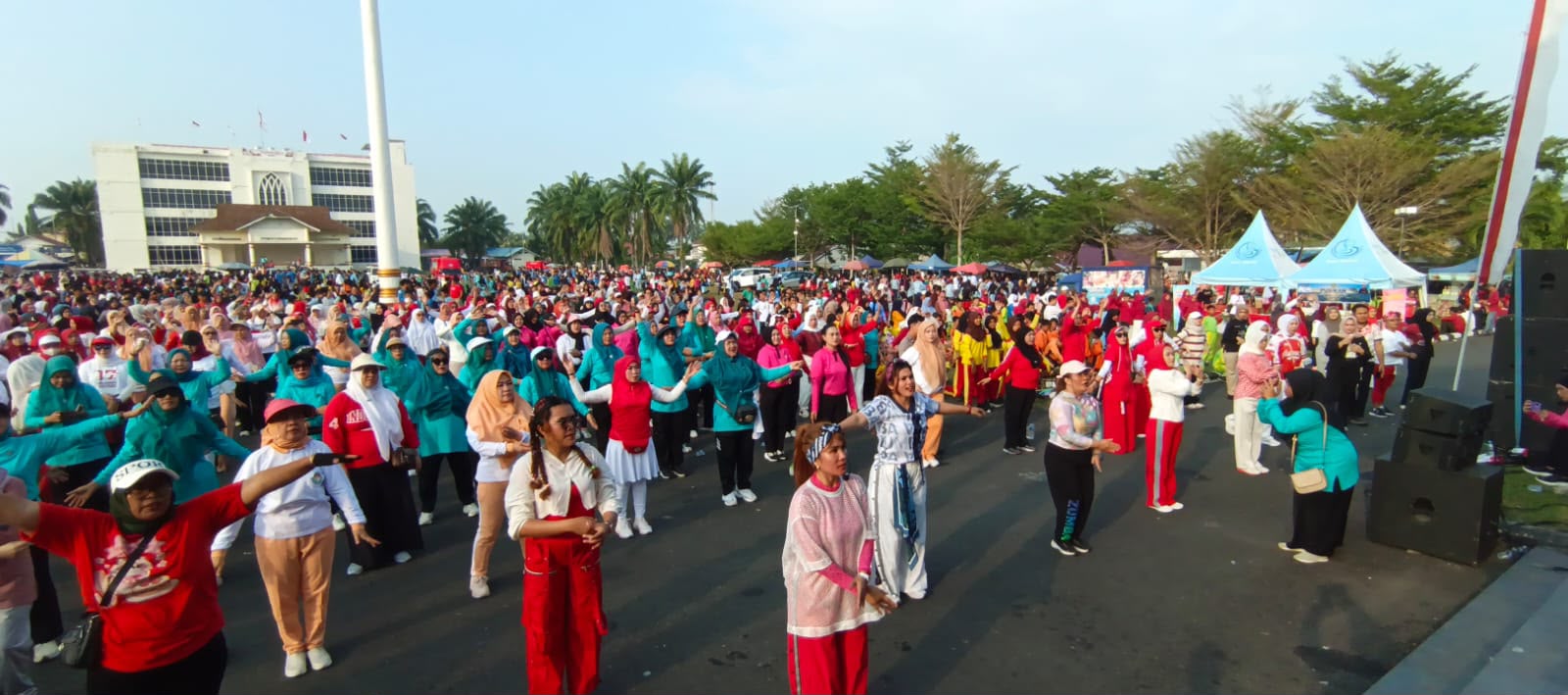 Semarak HUT RI ke-81, Ribuan Warga Bengkulu Selatan Ikuti Jalan Santai dan Senam Bersama