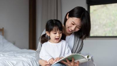 4 Rekomendasi Buku Parenting Terbaik untuk Orang Tua, Kamu Harus Punya Salah Satunya!