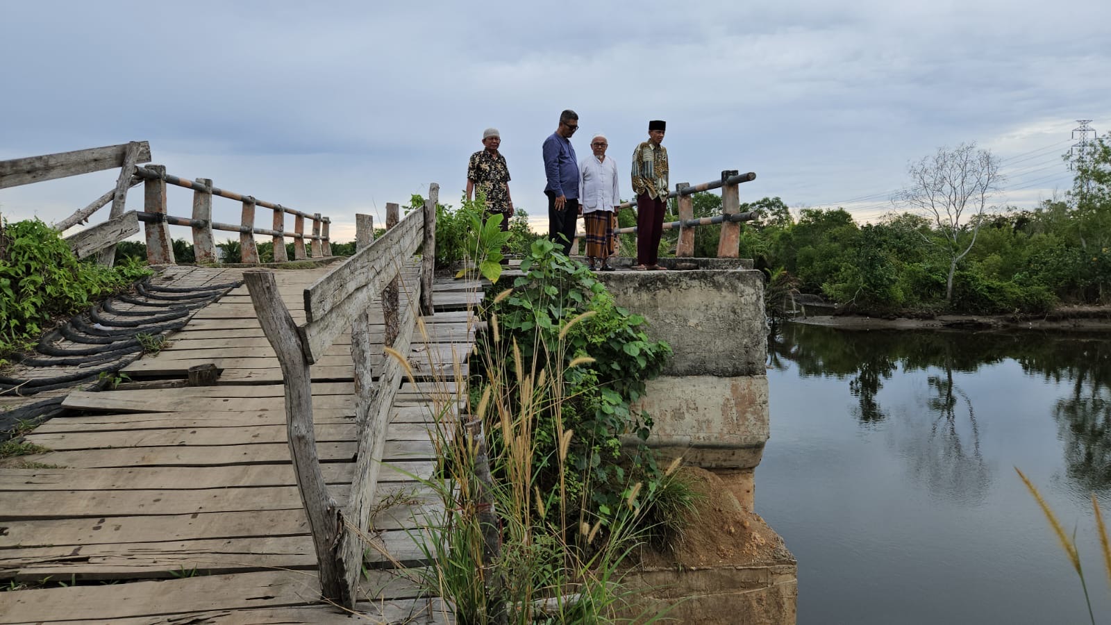 Bertahun-tahun Tak Diperbaiki, DISUKA Akan Prioritaskan Perbaikan Jembatan Teluk Sepang-Kampung Bahari