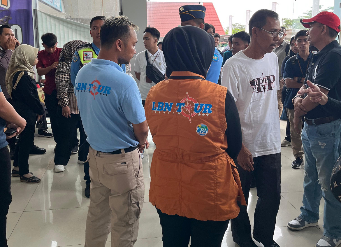 Puluhan Mahasiswa Unihaz Korban Penipuan Agen Travel Minta Uang Dikembalikan