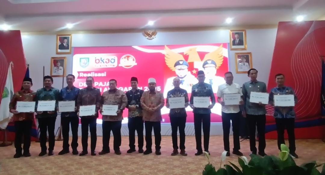 Pemprov Bagikan DBH Rp179 Miliar Lebih, Helmi Hasan: Fokus Bantu Rakyat Bangun Infrastruktur dan BPJS Gratis 