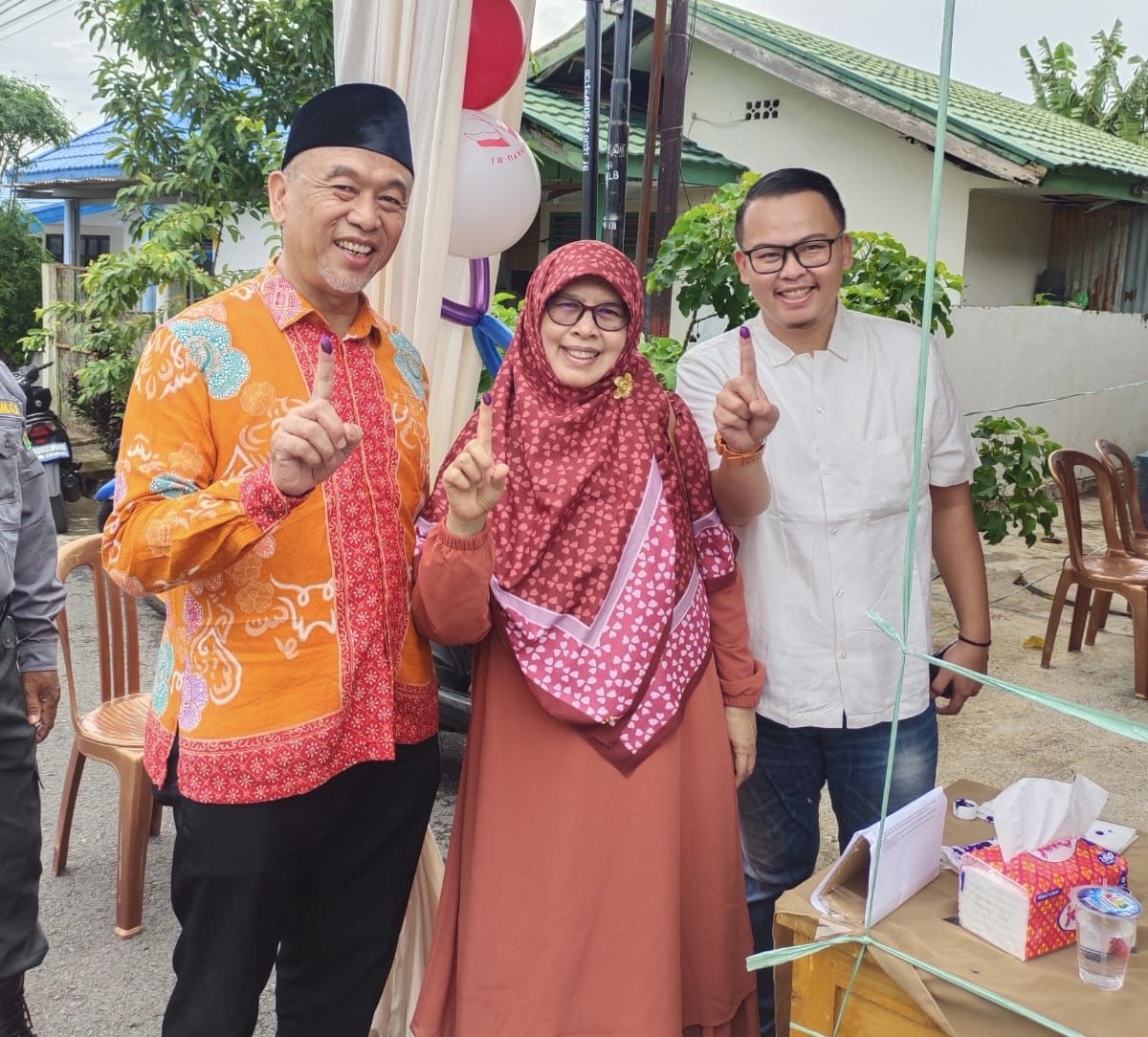 Harap Pilkada Berlangsung Kondusif dan Aman, Dani Hamdani Gunakan Hak Pilih di TPS 01 Sawah Lebar