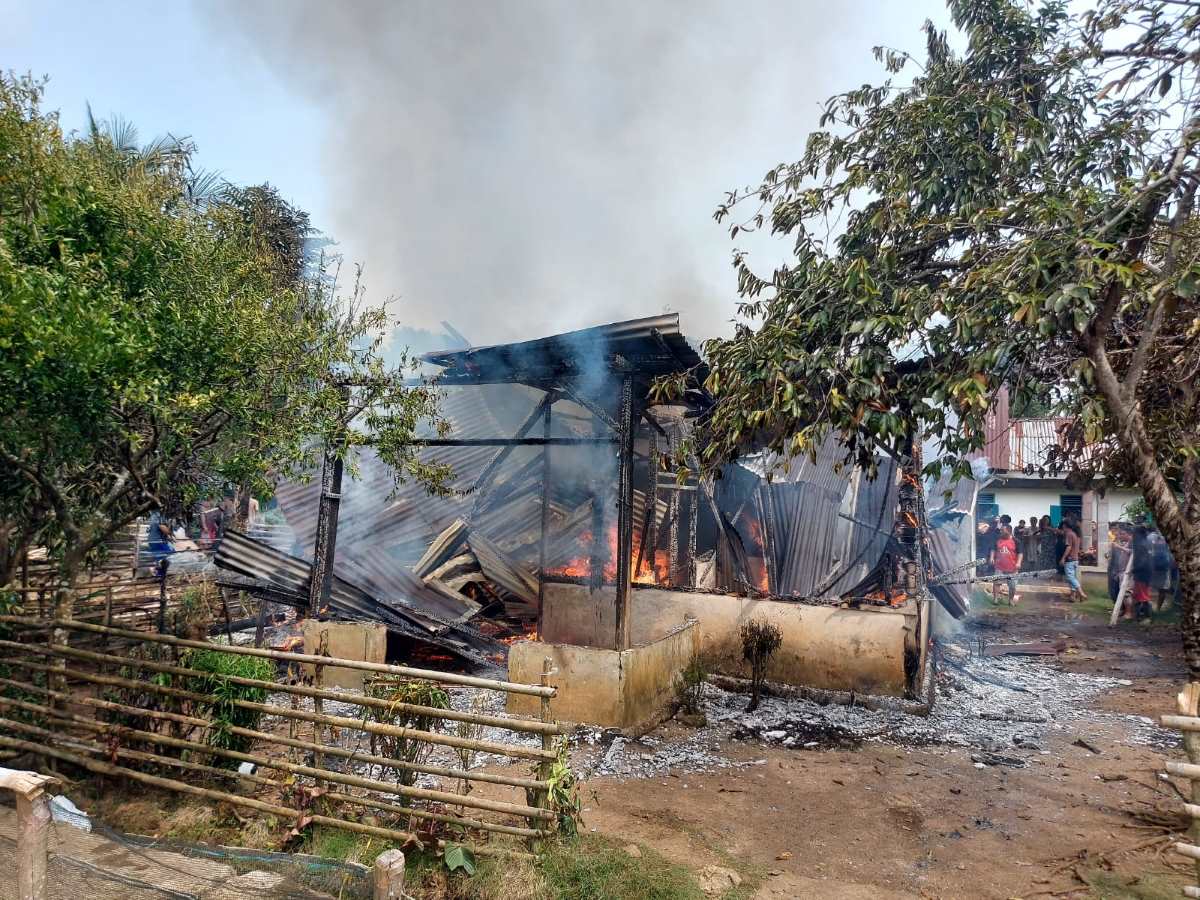 BREAKING NEWS: Rumah Warga Desa Sukarami Ludes Dilalap Si Jago Merah, Diduga Akibat Korsleting Listrik
