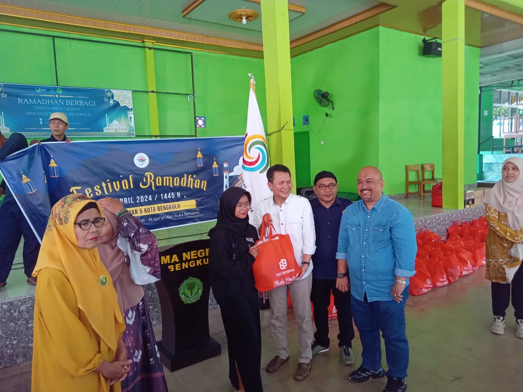 Bulan Ramadhan, Ikatan Alumni Cendana Peduli Bagikan 400 Paket Sembako