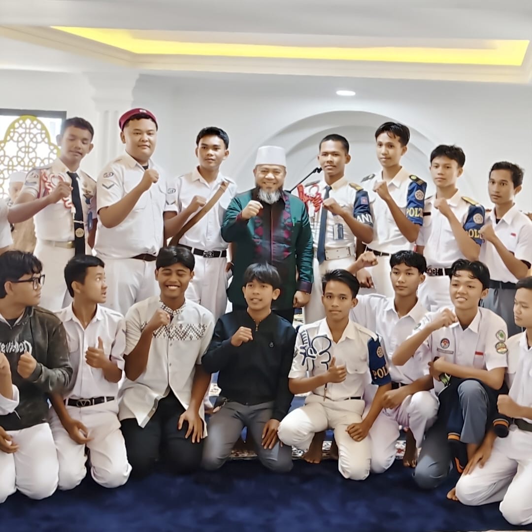 Ketika Realita Tak Sesuai Ekspektasi: Program Retret Merah Putih dan Mitigasi Langit Membentuk Gen Z