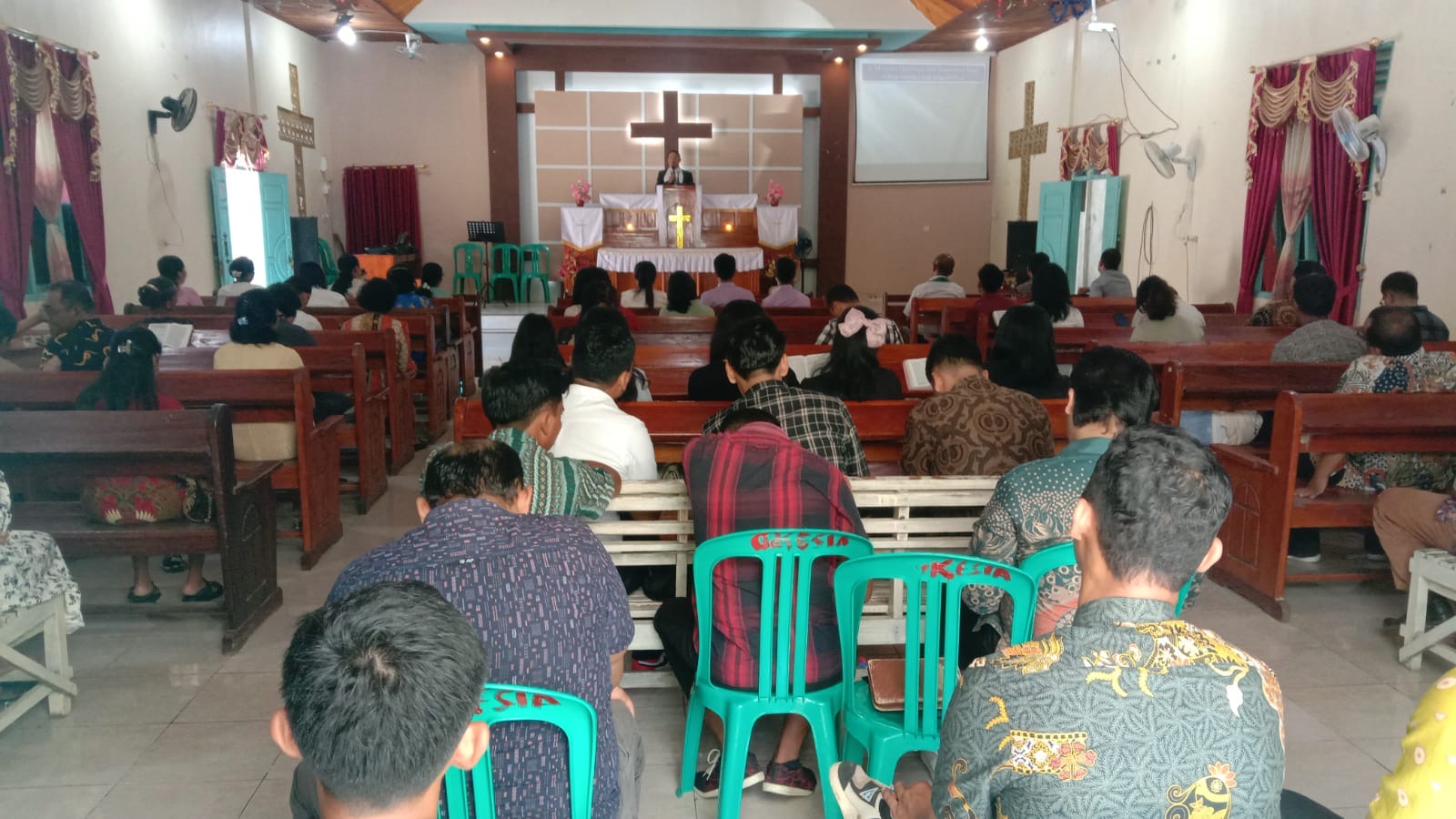 Tim Gabungan Polres Kaur Monitoring Ibadah Peringatan Kenaikan Isa Almasih di Kecamatan Maje