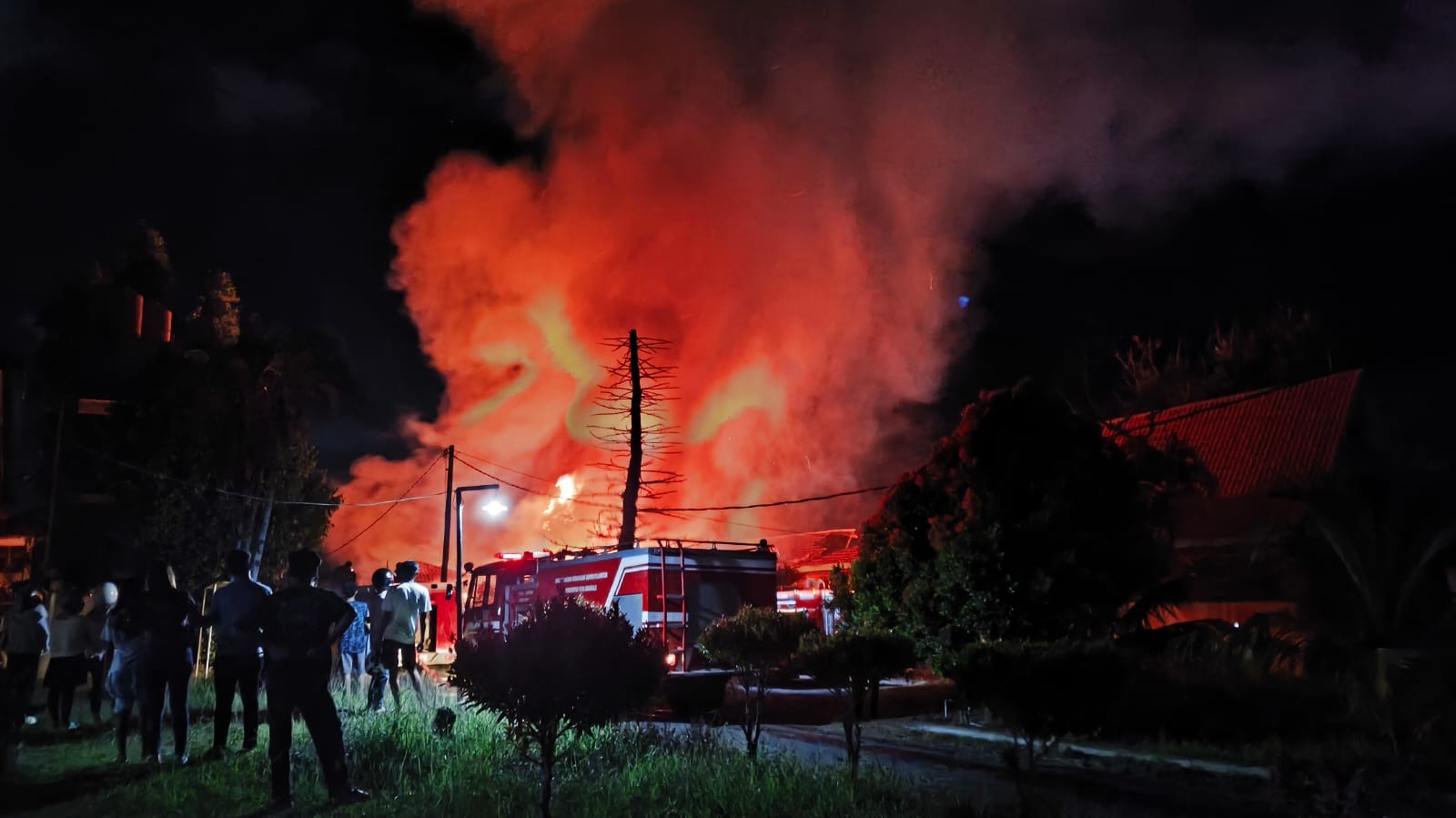 Gudang hingga 6 Bangkai Mobil di Panti Sosial Dinsos Bengkulu Hangus Terbakar