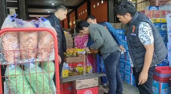 Polres Seluma Lakukan Pengecekan MinyaKita di Warung dan Minimarket, Pastikan Kemasan Sesuai Takaran