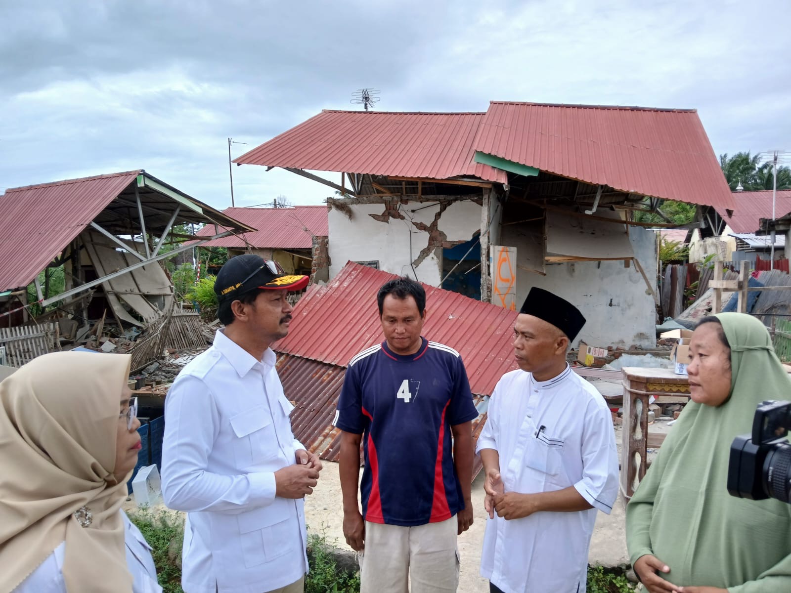 Suharto Sambangi Korban Gempa di Perum Raflesia Asri, Serahkan Bantuan dan Dorong Penanganan Cepat