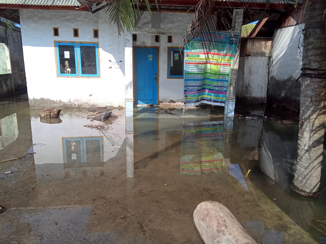 Banjir Rob Rendam Rumah Warga Desa Padang Bakung, Ketinggian Air Capai 50 Cm