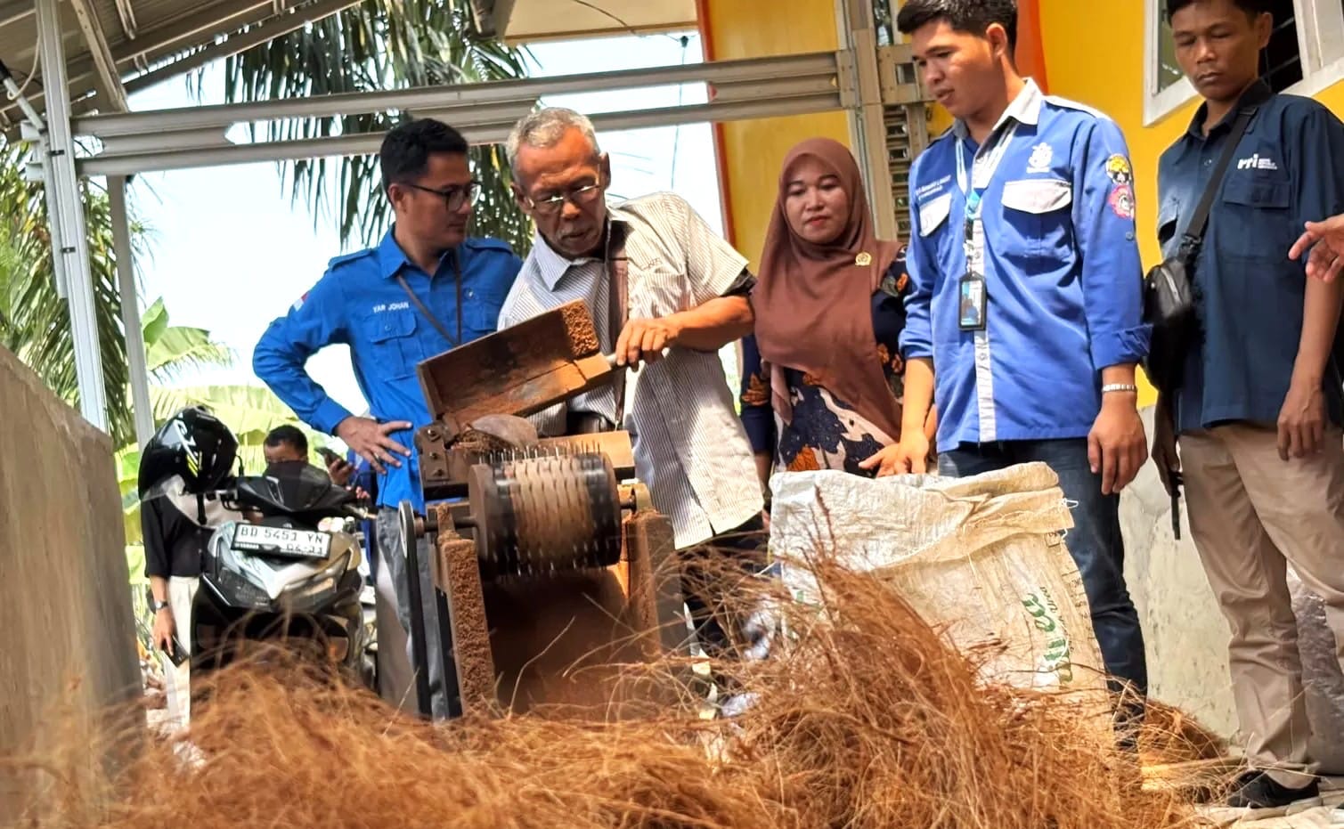 UNIB Olah Limbah Sabut Kelapa Jadi Media Tanam hingga Briket