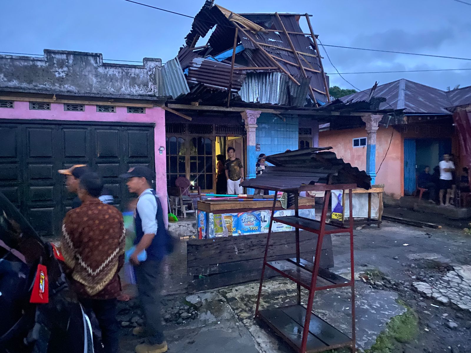 BREAKING NEWS: Diterpa Badai, 3 Rumah di Kepahiang Rusak Parah