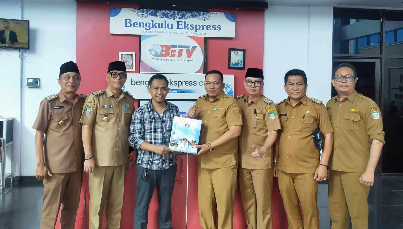 Ajak 5 Pejabat Eselon II, Bupati Seluma Kunjungi Bengkulu Ekspress Media Grup