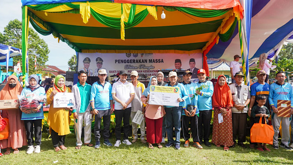 Pelayanan Kesehatan Terpadu, Pemprov Bengkulu Serahkan Bansos dan Kampanye Cegah Stunting di Kaur