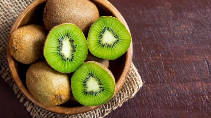 6 Efek Samping Konsumsi Kiwi Secara Berlebihan, Picu Alergi hingga Iritasi