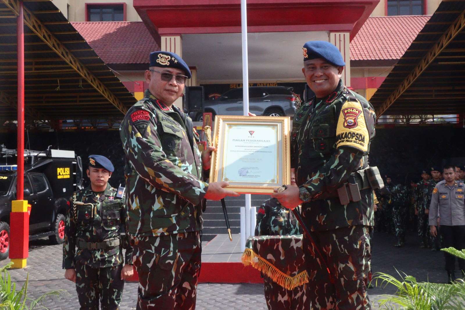 Kapolda Bengkulu Dianugerahi Gelar Warga Kehormatan Brimob Polri