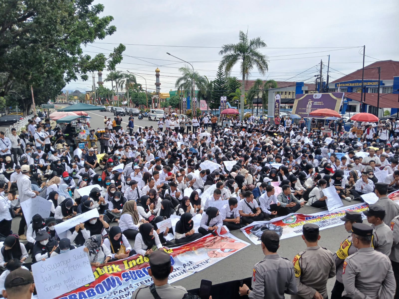 Ribuan Honorer R2 dan R3 Pemprov Bengkulu Gelar Aksi Demonstrasi, Tuntut Diangkat Jadi PPPK 