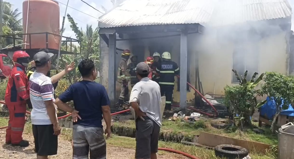 Kebakaran Hanguskan Rumah Buruh Harian di Sukarami, Diduga Berawal dari Korsleting Kulkas