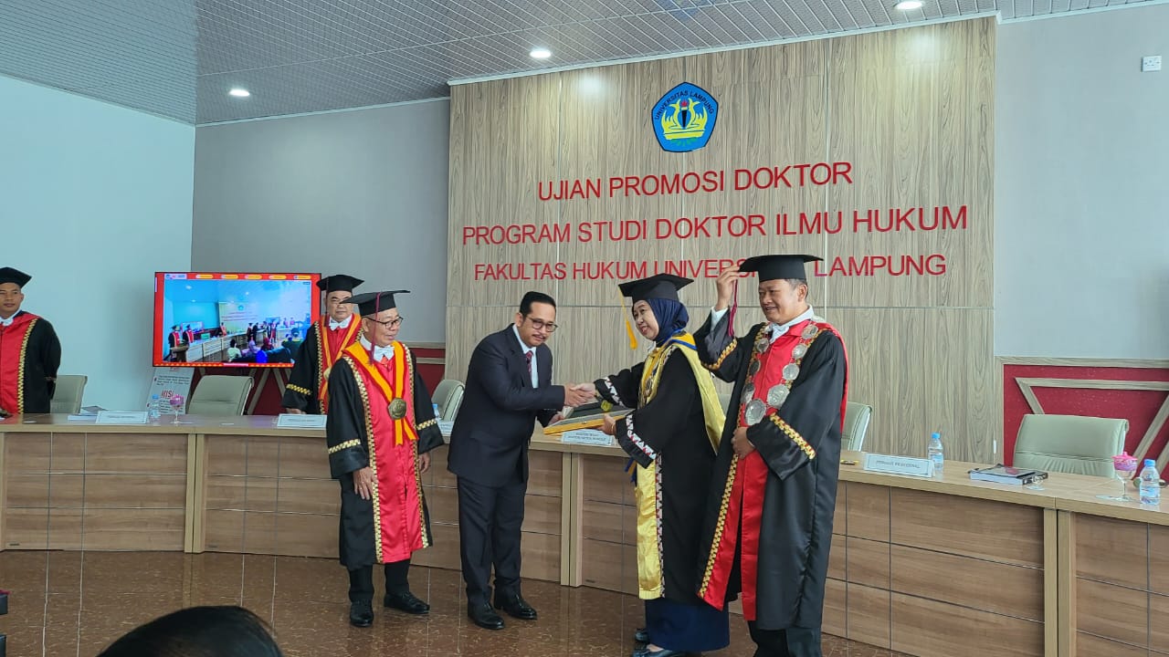 Asintel Kejati Bengkulu Dikukuhkan Sebagai Doktor Hukum ke 29 Universitas Lampung 