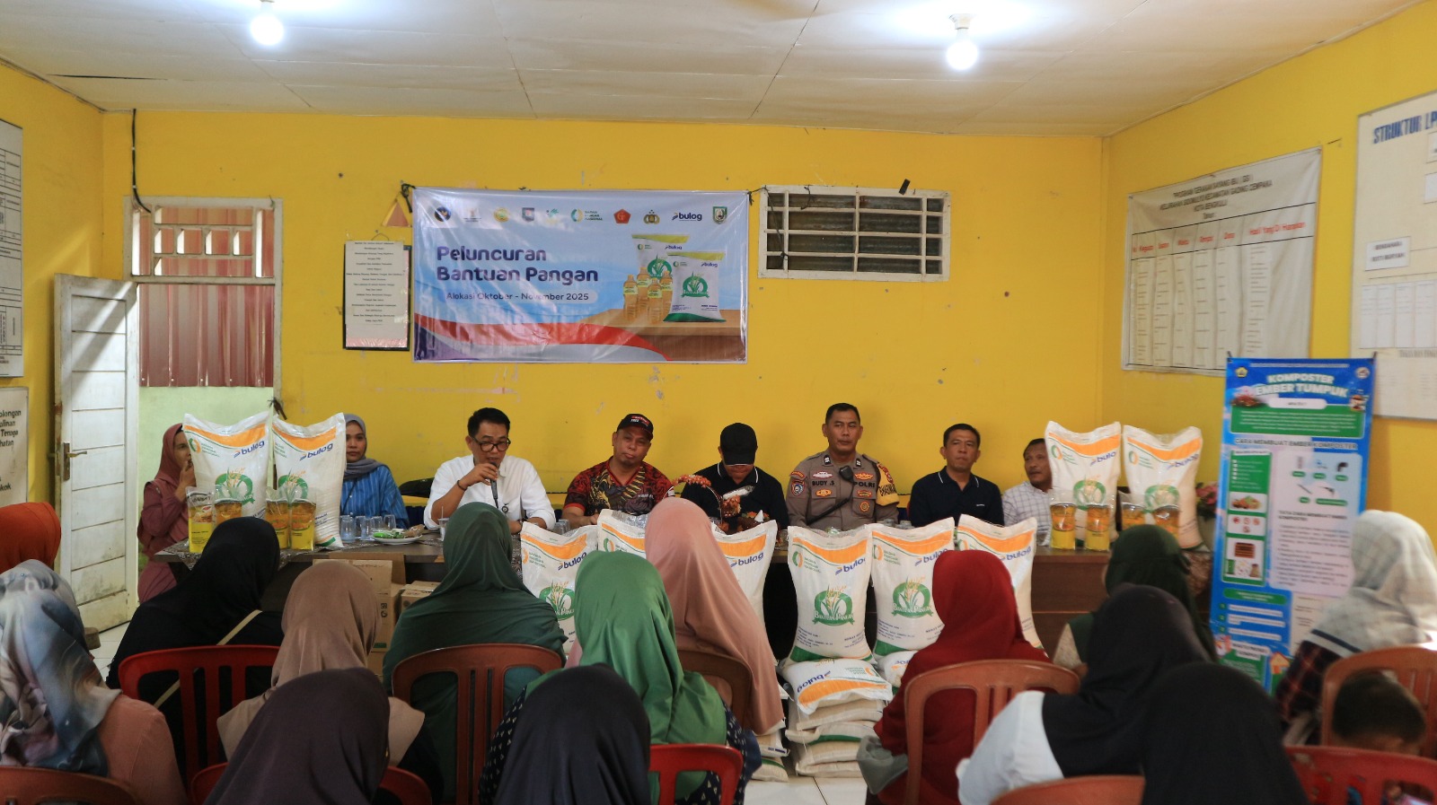 Perum BULOG Distribusi Beras dan Migor kepada 160.296 Penerima Bantuan Pangan di Bengkulu