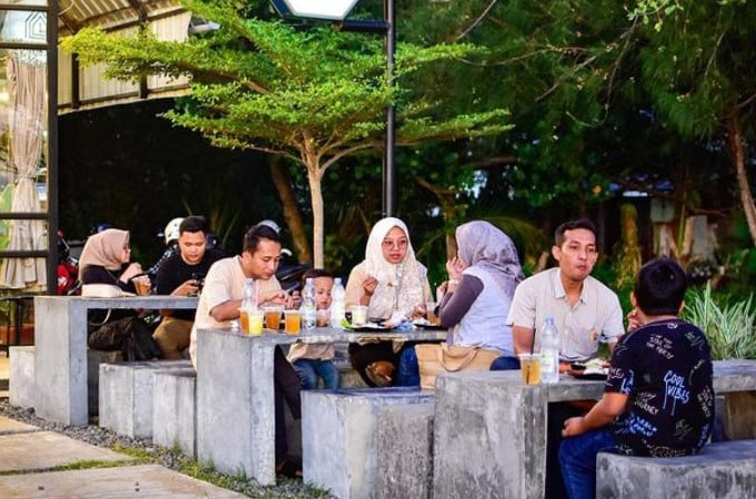 Es Batu Kristal Langka di Bulan Ramadan, Pemilik Coffee Shop Kebingungan