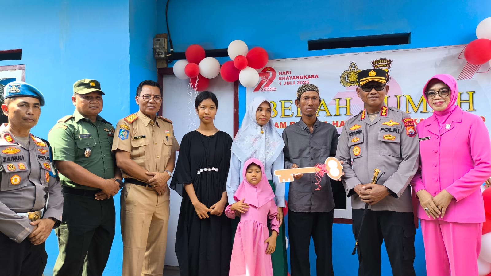 HUT Bhayangkara ke-79, Polresta Bengkulu Bedah Rumah dan Bagikan Sembako kepada Warga Kurang Mampu
