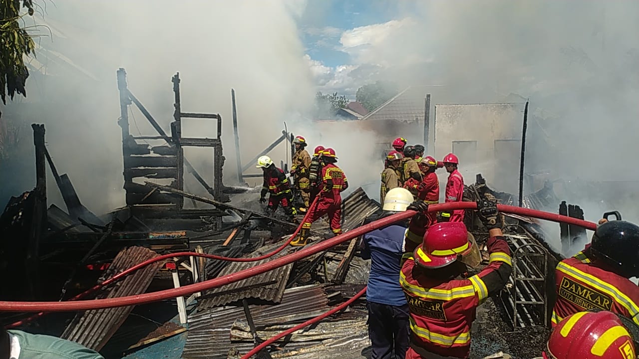 2 Bangunan Terbakar di Sekitar Benteng Marlborough, Diduga Korsleting Listrik dari Rumah Kosong