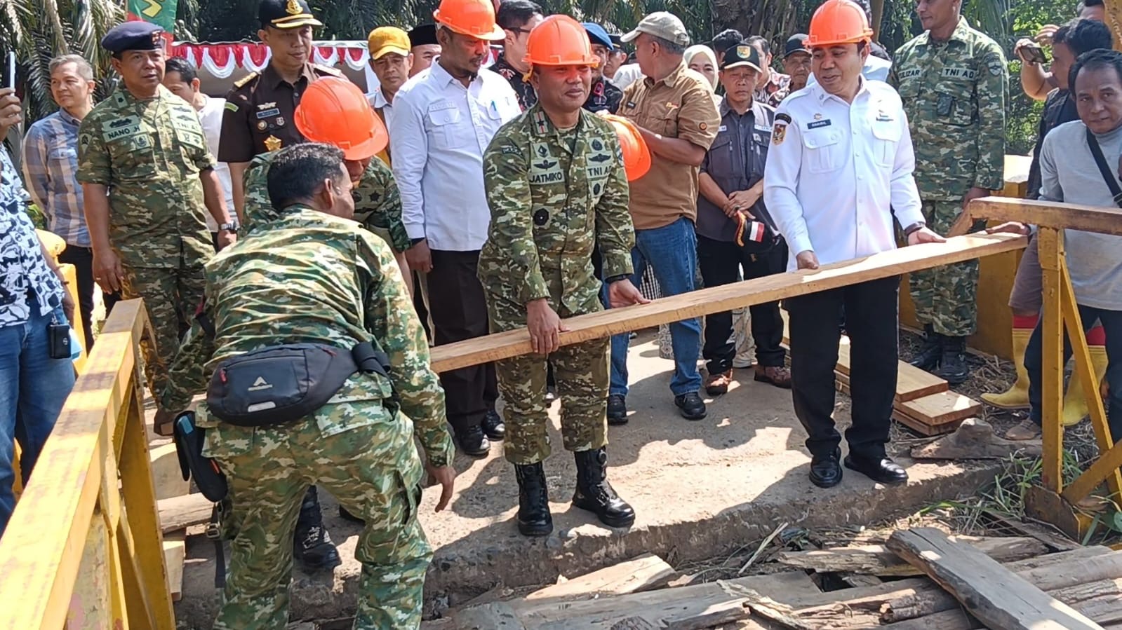 3 Bulan Rusak Parah, Jembatan Taba Pasmah Bengkulu Tengah Mulai Dibeton