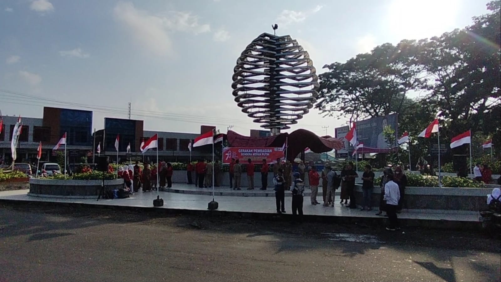 Sambut HUT RI ke 78, Pemkab Kepahiang Bagikan 10 Ribu Bendera Merah Putih