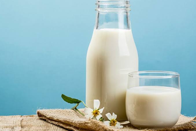 Manfaatkan Susu Putih Sebagai Bahan Alami Perawatan Wajah, Cek Kandungan Nutrisi di Setiap Tetesnya