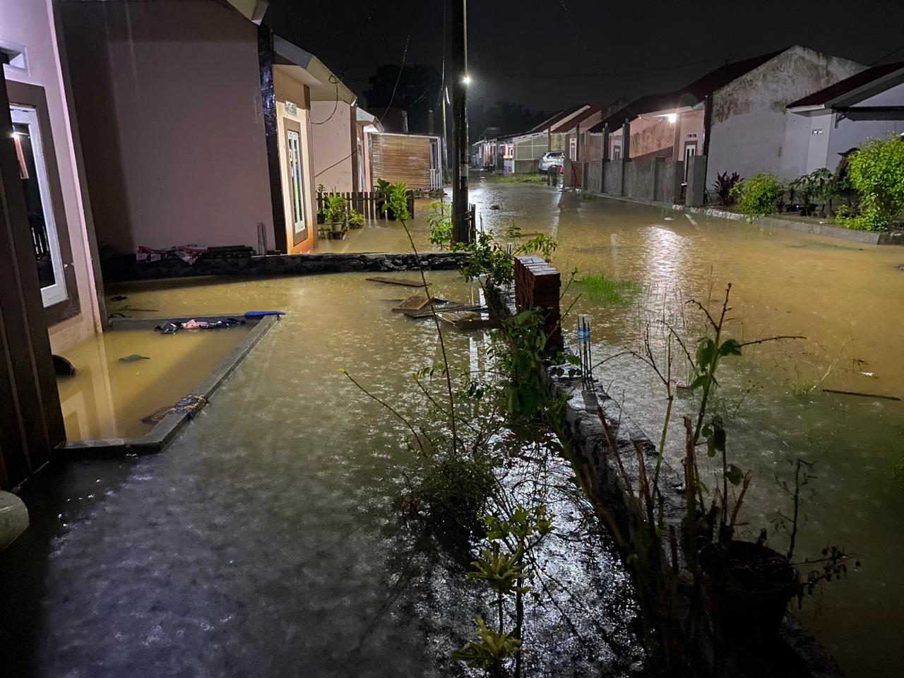Diguyur Hujan Deras, Perumahan Laksita III Bentiring Kembali Terendam Banjir