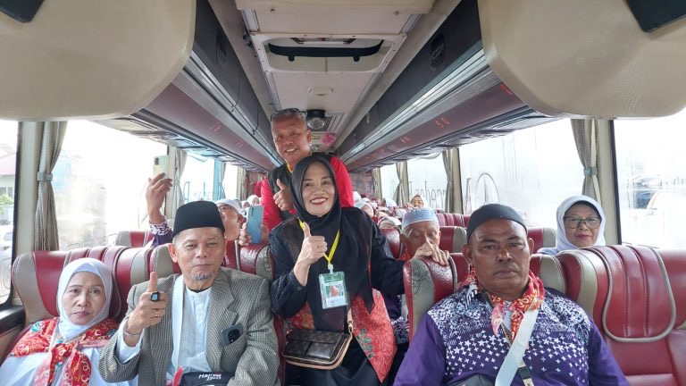 156 CJH Kota Bengkulu Kloter Pertama Mulai Masuk Asrama Haji  