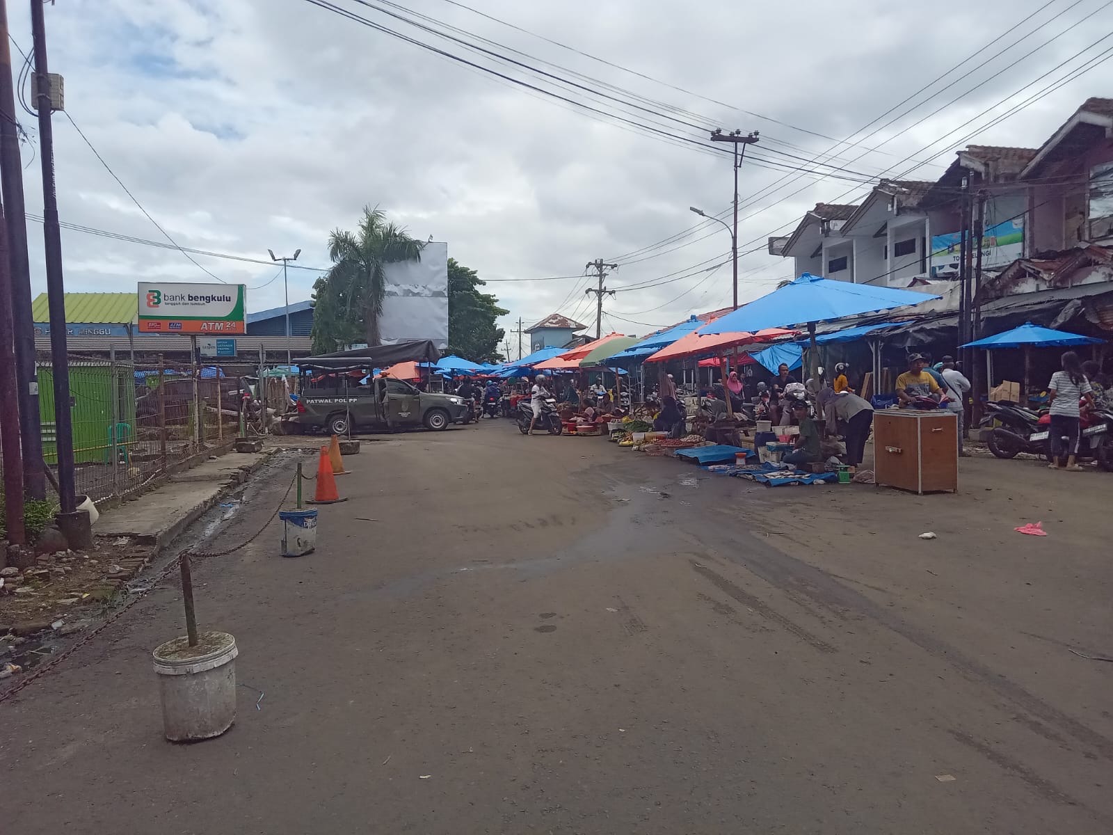 Terbitkan 12 SPT Jukir Depan Mega Mall, Bapenda Larang Lahan Parkir Dijual ke Pedagang