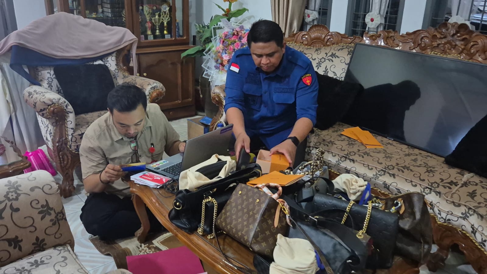 Barang Mewah Milik Istri Eks Waka I DPRD Kepahiang Disita 