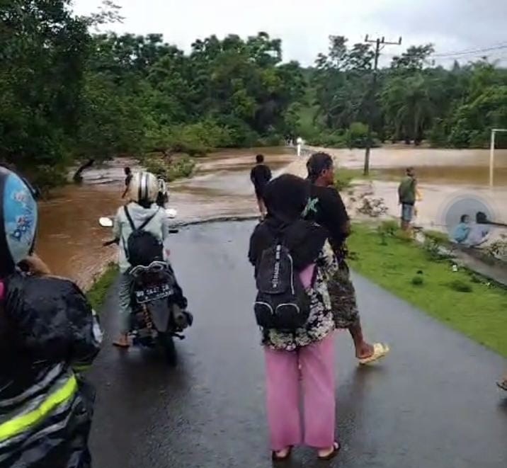 Banjir Rendam Ruas Jalan Lagan Bungin, Akses Warga Terhambat 