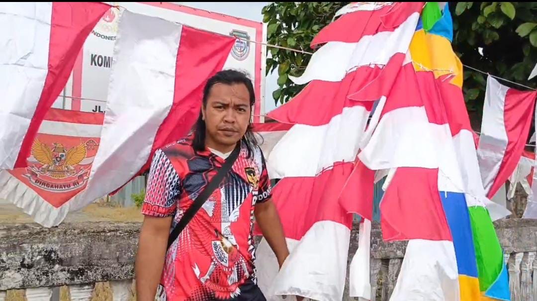 Jelang HUT RI, Pedagang Bendera Musiman di Seluma Keluhkan Sepinya Pembeli