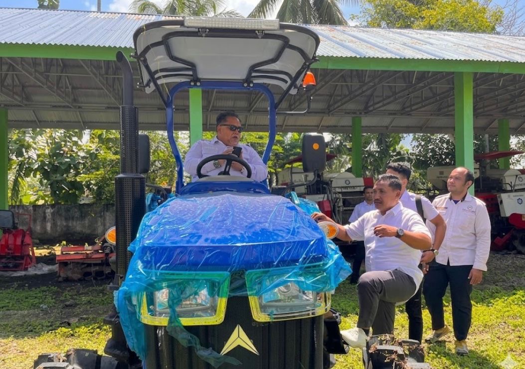 Andalkan Lobi Pusat, Bengkulu Selatan Tambah Armada Traktor Raksasa Tanpa Kuras APBD