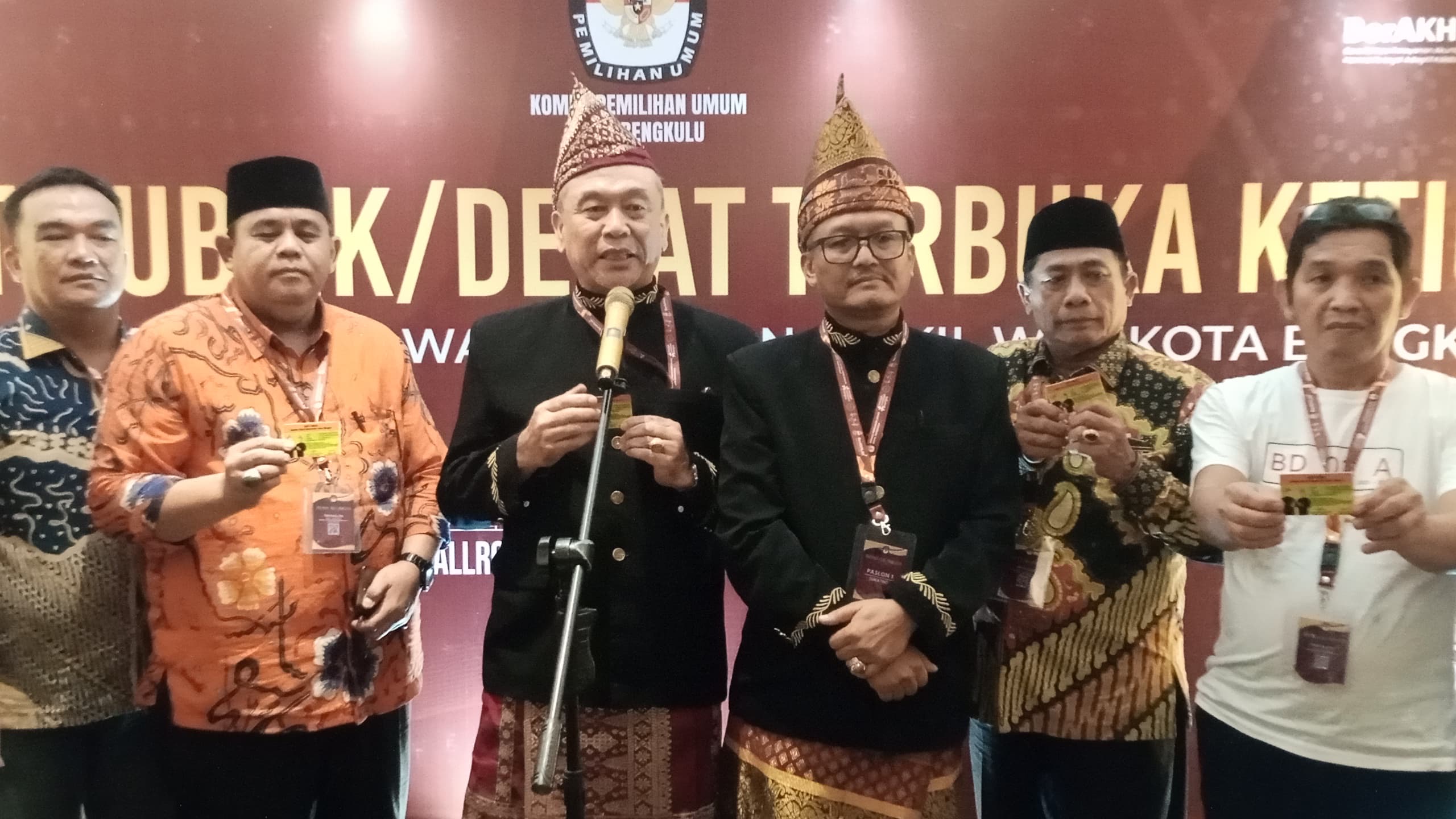 Paslon Nomor 1 Dani Hamdani-Sukatno Kenalkan Kartu DISUKA di Debat Ketiga Pilwakot Bengkulu