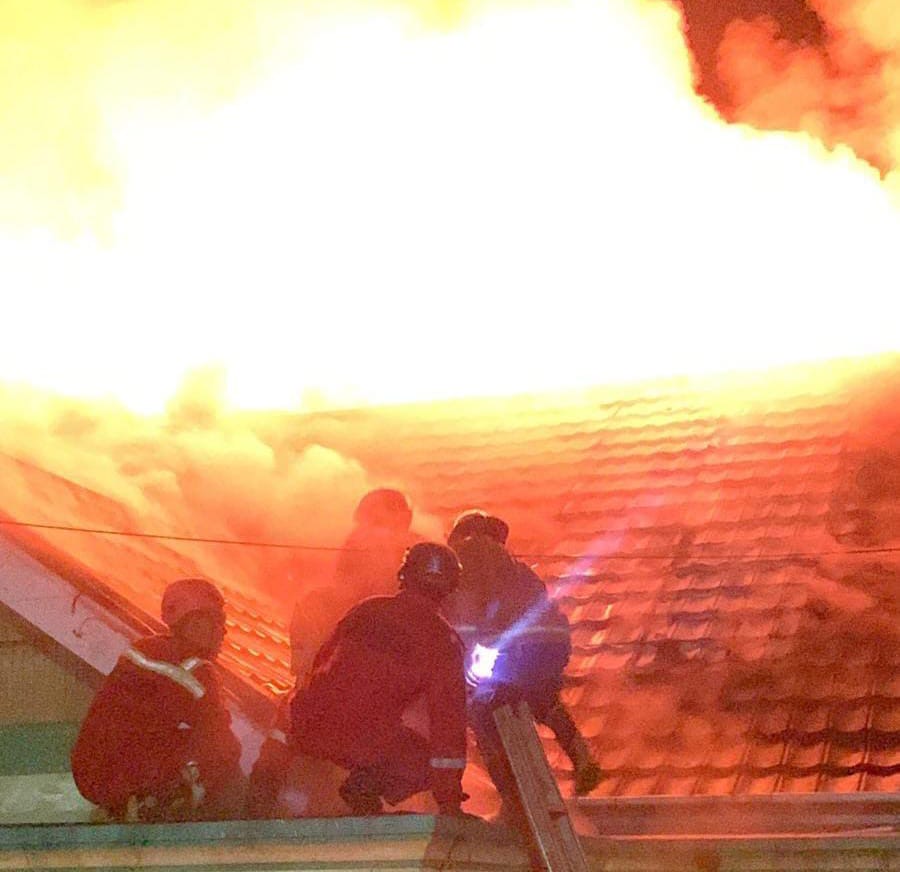 Rumah Mewah Pengusaha di Bengkulu Terbakar, Warga Dengar Ledakan Sebelum Api Membesar