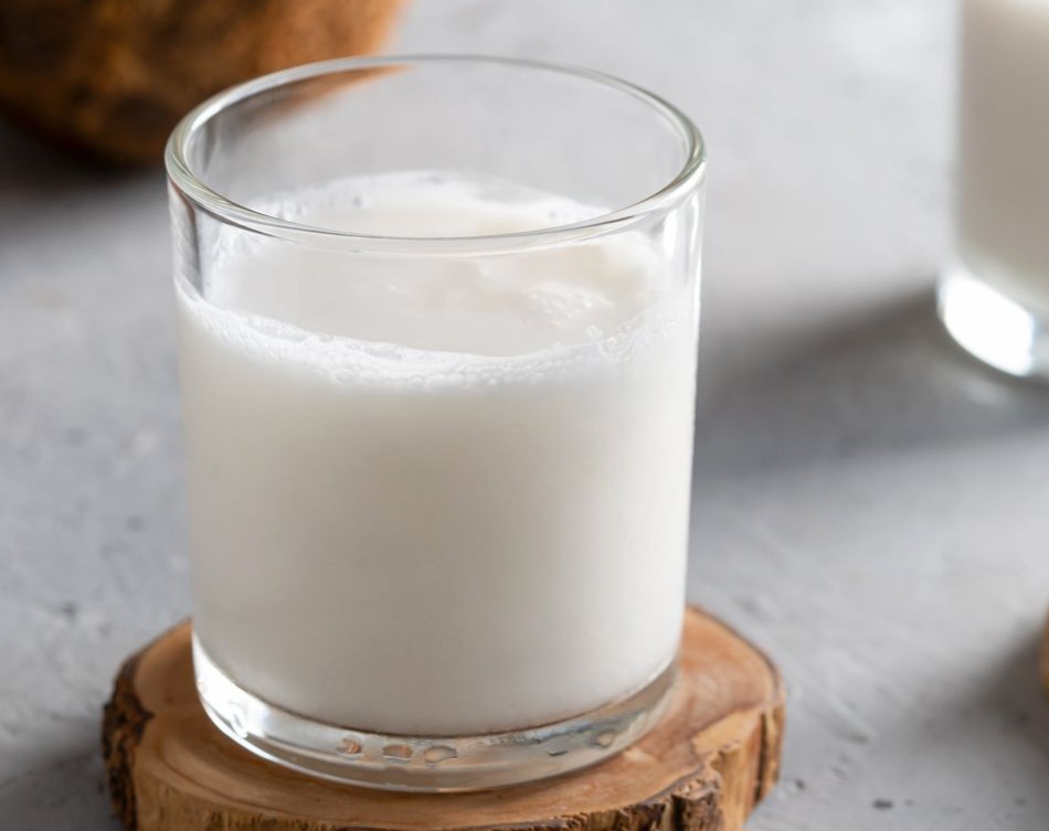 Cocok untuk Cuaca Panas, Ini Minuman Segar Olahan dari Buah Kelapa