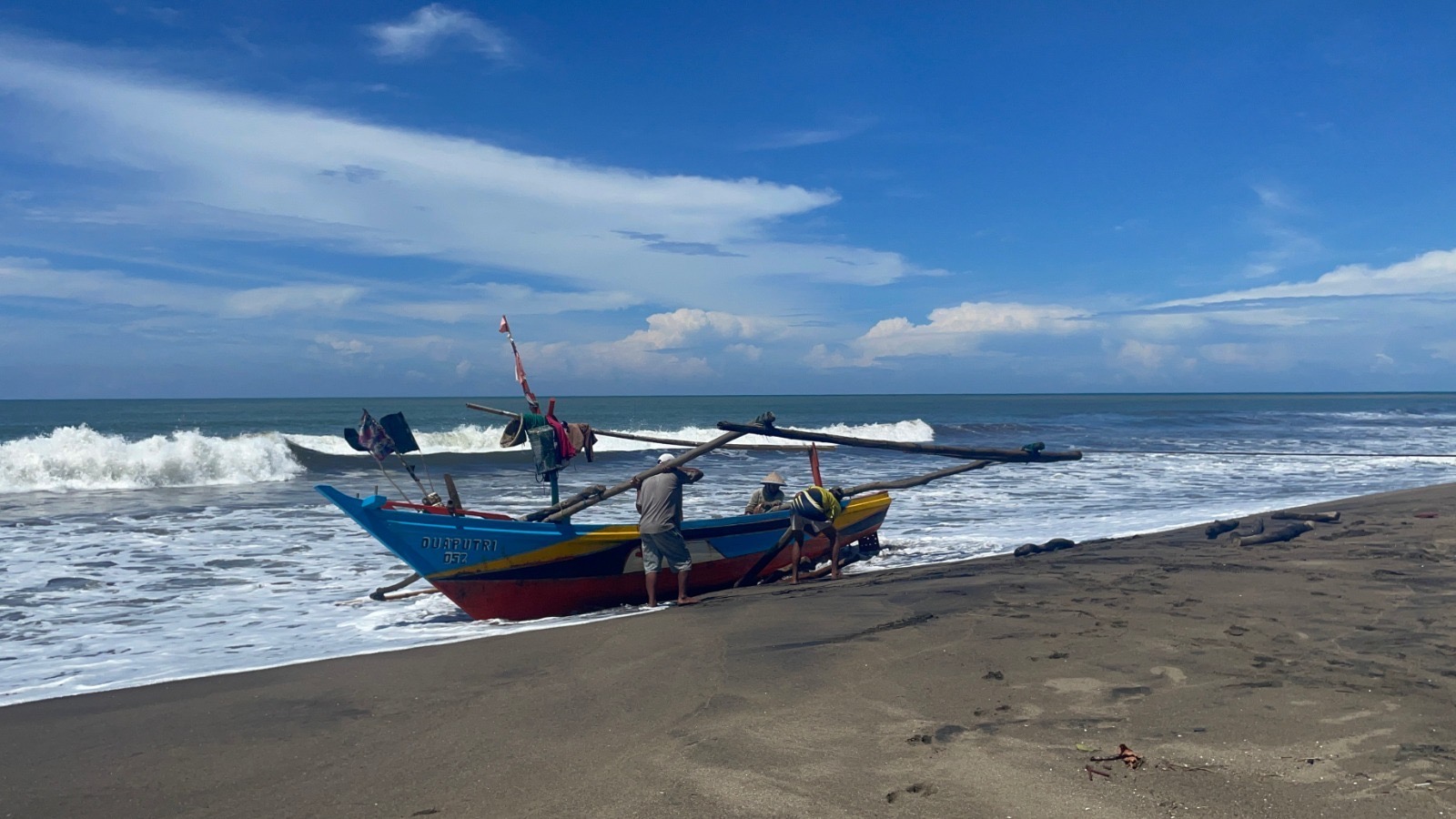 Nelayan Tradisional Bengkulu Terhimpit Krisis Iklim dan Maraknya Pukat Trawl