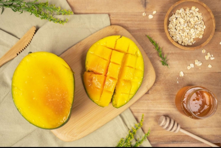 Perawatan Alami Wajah Menggunakan Buah Mangga, Cek Manfaatnya Disini!