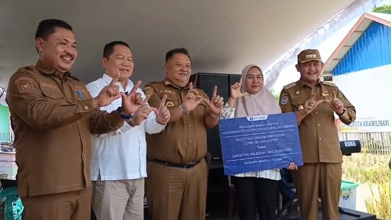 BI Bantu Combine Harvester, Bengkulu Selatan Targetkan Panen 3 Kali Setahun
