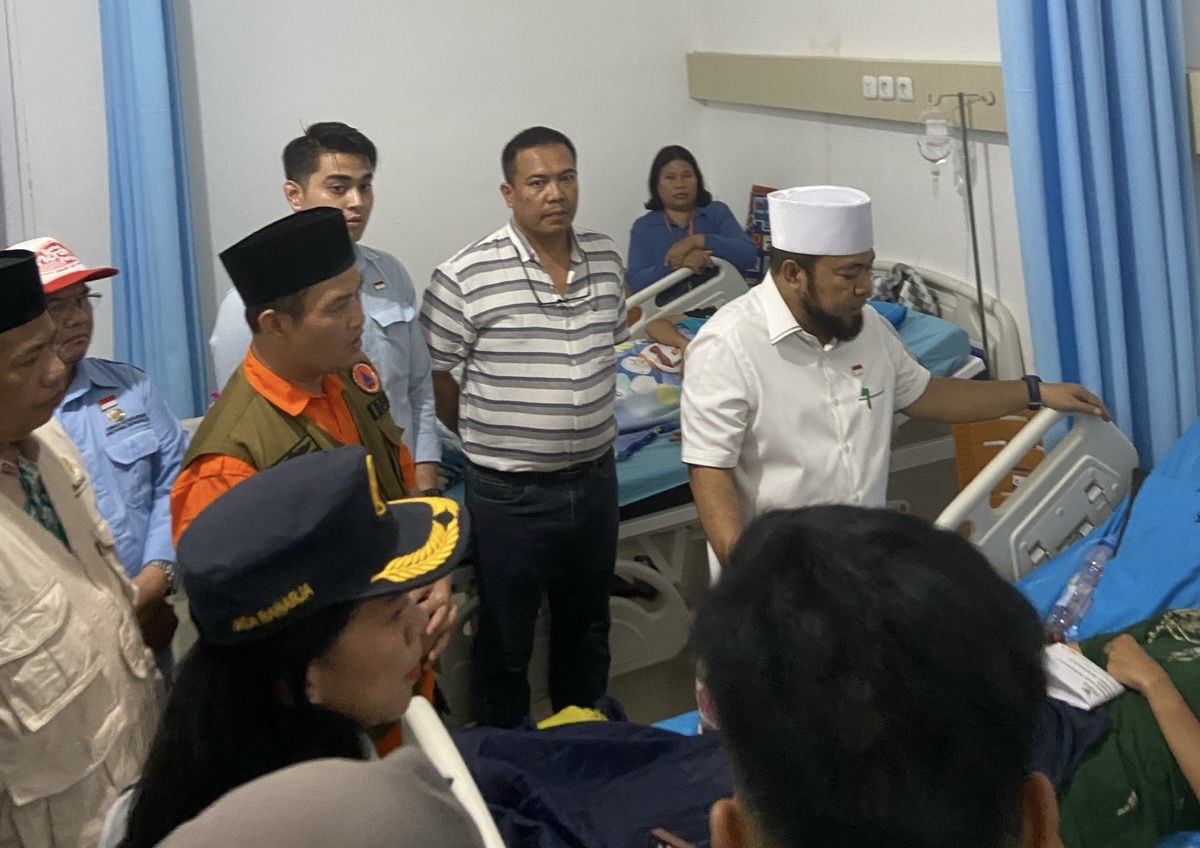 Gubernur Helmi Hasan Sampaikan Duka dan Beri Santunan kepada Korban Kapal Karam Pulau Tikus