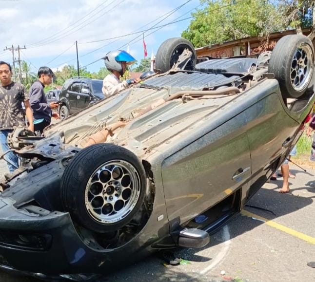 Mobil Terbalik di Jalan Lintas Bengkulu - Manna, Selain Pecah Ban Ini Penyebab Lainnya